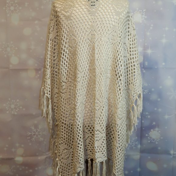 Cream Colored Knit Fringe Shawl - Picture 3 of 4